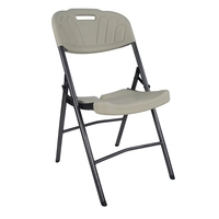 Ensemble table et chaises pliantes portables en plastique au design moderne, en HDPE blanc, pliables et empilables, pour événements extérieurs à Dubaï