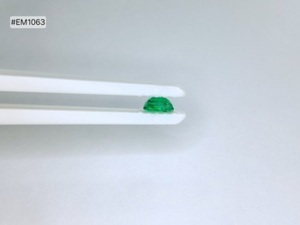 Émeraude zambienne supérieure taille octogonale 1,07 ct, qualité 3A, couleur intense, excellente transparence, pierre précieuse non montée pour bijoux - Product Image 5