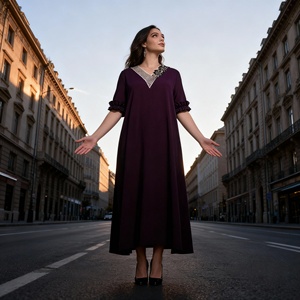 Vente en gros de robes Abaya élégantes de qualité supérieure, personnalisées, de style nouveau, en polyester, de couleur unie, pour femmes musulmanes - Product Image 4