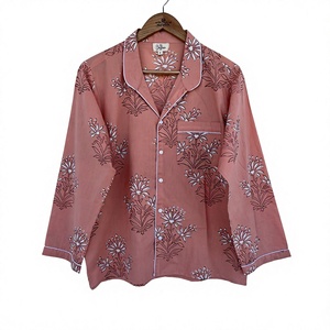 Ensemble pyjama en coton à imprimé floral pour femme, avec chemise boutonnée à manches longues, passepoil contrasté et pantalon à cordon élastique - Product Image 3