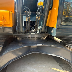 Excavadora de cadenas Hyundai Robex 220LC-9S de segunda mano, 22 toneladas, 200000W de potencia, PLC, caja de cambios, motor hidráulico, color amarillo y negro - Product Image 5