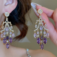 Boucles d'oreilles tendance en laiton plaqué or 18 carats avec zircon violet en forme de fleur et pompon, bijoux de luxe légers haut de gamme pour femmes