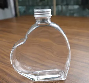 180ml Creative Heart Shaped Wine Bottle Empty Beverage Glass Bottle Juice Cold Brew Coffee Milk Glass Jar with Screw Cap