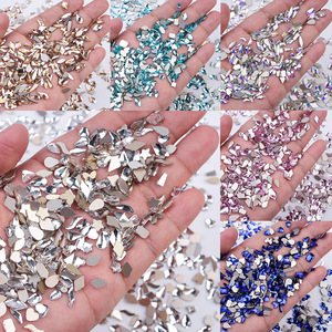 Strass fantaisie scintillants aux motifs variés, cristaux dorés champagne effet aurore, strass à dos plat AB Pixie pour nail art YULI KY-796 - Product Image 1