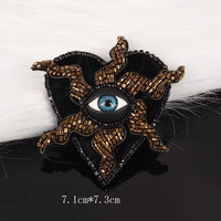 Appliques brodées en forme de cœur avec strass 3D et perles « Evil Eyes » à coudre pour décorations de Noël et robes de soirée