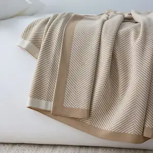 हेरिंगबोन सजावटी हल्का नरम आरामदायक फार्महाउस आउटडोर थ्रो कंबल बिस्तर और सोफे के लिए गर्म कंबल