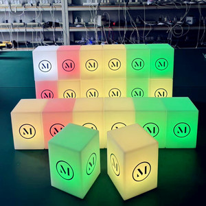 Lampada <span class=keywords><strong>da</strong></span> <span class=keywords><strong>Tavolo</strong></span> Quadrata Personalizzata in Plastica con Telecomando, Illuminazione per Eventi e Feste, Luce LED Ricaricabile a Cubo per Interni ed Esterni - Product Image 3