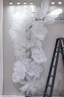 W-09 Grande fleur de pivoine géante en organza transparent brodée de dentelle blanche pour toile de fond de scène de mariage, décoration de lieu, ornement de vitrine
