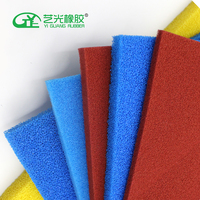 Feuille de mousse de silicone en caoutchouc expansé de silicone arrondie sur mesure résistant aux hautes températures pour table à repasser