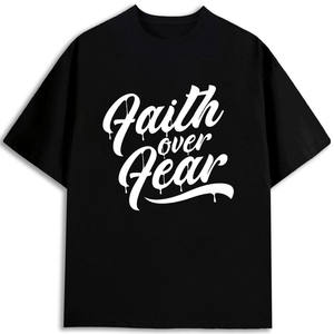 Camiseta Faith Over Fear para hombre, 100% algodón, corte regular, manga corta, estampada, cuello redondo, negra, 180g - Product Image 1