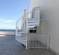 Escalier en colimaçon moderne modulaire en acier inoxydable personnalisé, adapté à une utilisation en appartement intérieur, échelle métallique durable