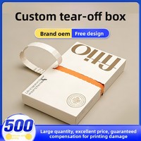 Emballage personnalisé : Boîtes couleur sur mesure en carton blanc haut de gamme, avec finition UV et estampage à chaud or.