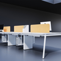 Postazione di Lavoro Lineare Personalizzata per Ufficio con Schermo Privacy, Scrivania Modulare in MFC per Edifici Aziendali