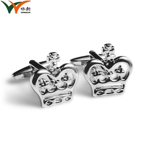 Mancuernillas de Alta Calidad con Forma de Corona de Manzana en Color Plateado con Diamantes, Regalo para Hombre - Product Image 2