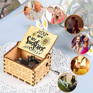 2 Design a manovella <span class=keywords><strong>in</strong></span> legno di gesus Love <span class=keywords><strong>Me</strong></span> Custom Song carillon inciso Laser Mini cartone animato musica scatola regalo di compleanno - Product Image 3