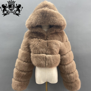 เสื้อโค้ทขนเฟอร์เทียมคุณภาพสูงสำหรับผู้หญิง ยี่ห้อ Janefur รุ่น Lovely Warm พร้อมฮู้ด สีขาว ขายดีสำหรับฤดูหนาว - Product Image 2