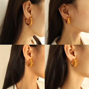 Boucles d'oreilles créoles géométriques en forme de C en alliage de zinc doré, bijoux de mode pour soirée - Product Image 3
