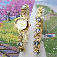 Penjualan laris jam tangan gelang kuarsa mewah ringan Dial sederhana mode Set perhiasan hati satu wanita Aloi