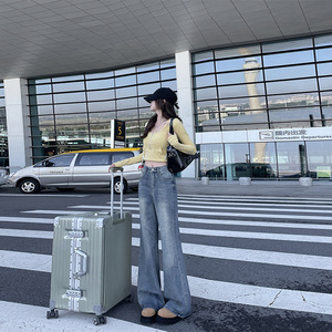 กางเกงยีนส์ทรงบานเอวต่ำสีน้ำเงินสไตล์เรโทรแฟชั่นขายส่งจากโรงงานสำหรับผู้หญิงสไตล์ทอมบอย เหมาะสำหรับการถ่ายภาพ - Product Image 2