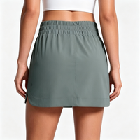 Jupe-short OEM personnalisée pour femme, taille froncée sur le côté, séchage rapide, ourlet fendu avec poches, doublure anti-frottement pour le golf, le tennis et l'entraînement