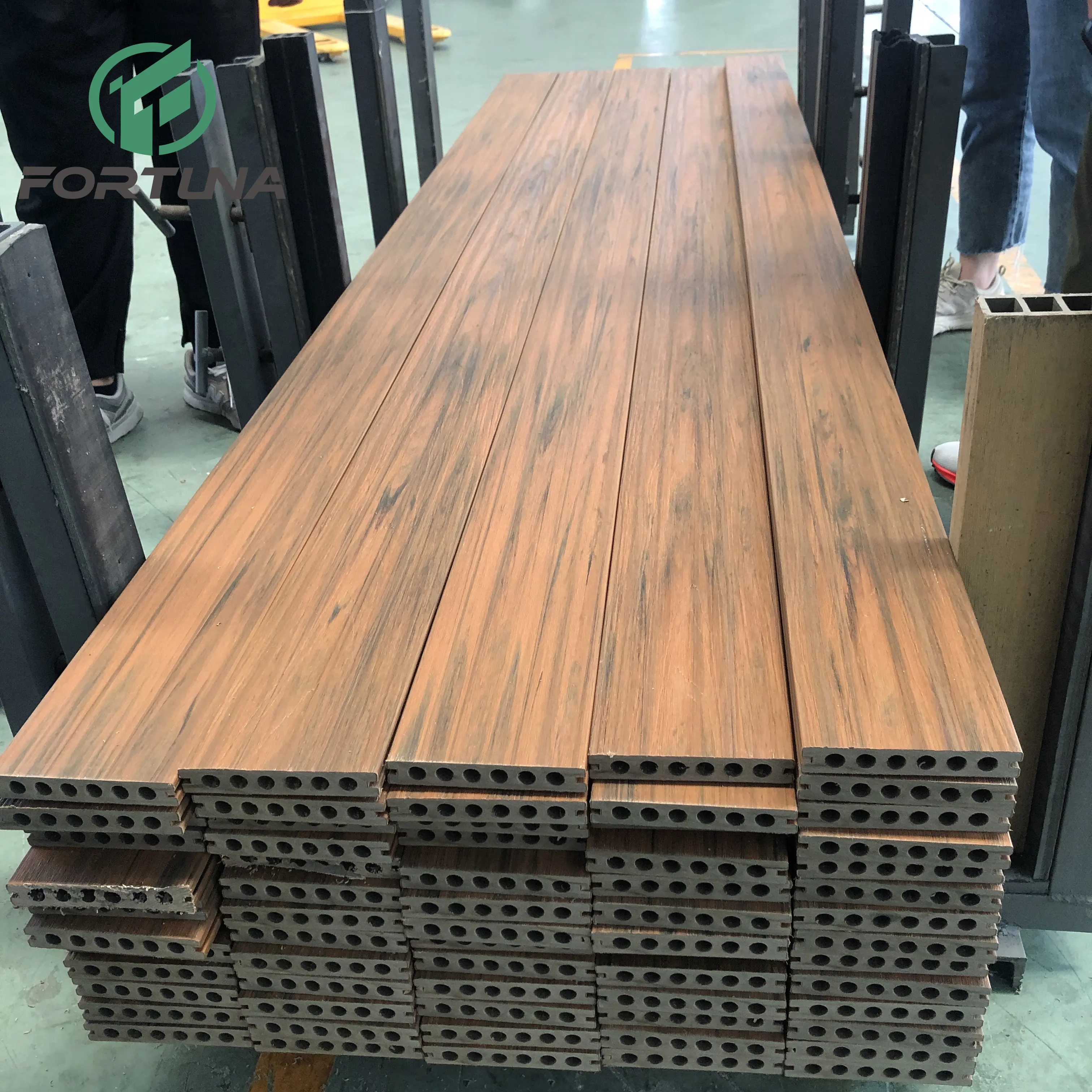 skin-friendly outdoor Wood Plastic composite deck boards wood texture 3D embossed flooring wpc composite decking