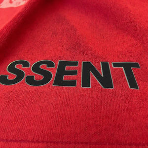 맞춤형 3D 실리콘 3D 실리콘 열 전달 라벨 의류 및 티셔츠 열 적용 롤 모양에 대한 광택 양각 목 패치 - Product Image 5