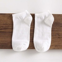 Chaussettes blanches de haute qualité avec logo personnalisé pour hommes et femmes Vente en gros OEM Chaussettes de cheville noires décontractées avec logo en bas pour l'été