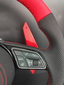 Volant de voiture personnalisé pour <span class=keywords><strong>Audi</strong></span> <span class=keywords><strong>A3</strong></span> A4 A5 A6 A7 A8 Q3 Q5 S3 S4 S5 Série RS, cuir perforé rouge sur le rebord supérieur - Product Image 3