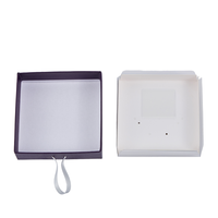 Boîte cadeau rigide à couvercle rabattable, surface mate, pour foulard en soie, avec sangle de traction en textile tissé durable