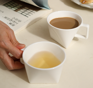 Mug à café en céramique asymétrique blanc moderne et élégant, logo personnalisé, tasse géométrique sculpturale pour hôtel, restaurant, cadeau de mariage - Product Image 1