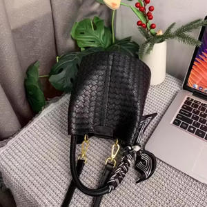 Sac seau élégant en cuir véritable pour femme 2026 – Sac à bandoulière tissé haut de gamme pour femme – Petit sac à main – Sac de voyage cosmétique - Product Image 3