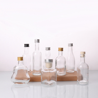 Vente en gros de bouteilles de verre miniatures pour whisky, liqueur, vin, 50 ml, avec bouchon à vis