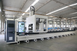 Centre d'usinage horizontal en aluminium à 5 axes pour pièces de <span class=keywords><strong>voiture</strong></span> électrique cadre de <span class=keywords><strong>batterie</strong></span> EV - Product Image 2