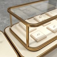 Comptoir de présentation de bijoux de luxe personnalisé avec cadre doré, vitrine en verre LED pour boutique de diamants et de pierres précieuses