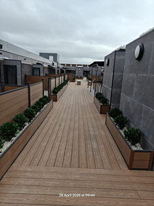 Tarima de WPC Vanjoin Hueco con Relieve de Madera Natural - Antideslizante y de Bajo Mantenimiento para Piscinas y Balcones - Product Image 6