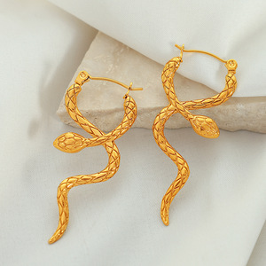 Pendientes de aro con forma de serpiente, chapados en oro de 18 quilates, de acero de titanio, pendientes colgantes de moda para mujer, diseño geométrico con forma de animal EH94 - Product Image 1