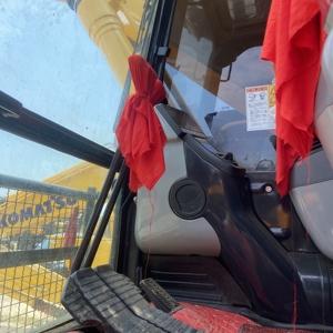 Excavatrice sur chenilles Komatsu PC200 d'occasion, modèle 2023, excellent état, moteur, capacité de la benne de 1,2 m³, matériel - Product Image 6