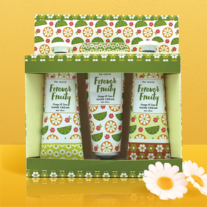 Set de Regalo de Tres Cremas de Manos con Aroma a Fresa y Naranja en Caja de Regalo de Papel con Impresión Colorida - Product Image 2