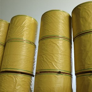 Papel Recubierto de Resina Amarilla de Alta Calidad con Excelente Rendimiento en Condiciones Climáticas Adversas - Product Image 2