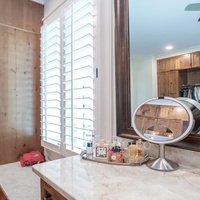 Persianas de Madera y PVC de la Mejor Calidad al por Mayor para Ventanas Interiores |   Persiana para cobertizo Louvre ShutterWorks para interiores