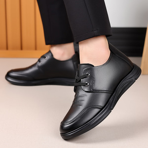 Chaussures pour hommes à bout rond en cuir véritable, rehaussantes, avec semelle extérieure en caoutchouc, semelle intermédiaire en EVA, doublure en maille, semelle souple et antidérapante pour l'automne - Product Image 2