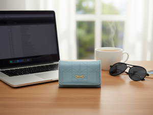 Portafoglio da donna a tre ante di medie dimensioni in materiale PU stile minimalista - Product Image 2