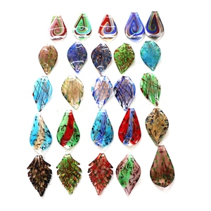 Monili Che Fanno Disegni Misti di Murano Lampwork di Vetro Del Pendente Della Collana - Product Image 1