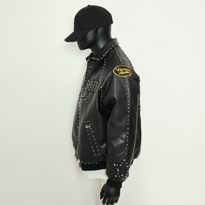 Giacca Varsity da <span class=keywords><strong>Uomo</strong></span> Nera con Borchie, Stampa Lettering, Colletto Rovesciato, Cerniera, in Ecopelle, Stile Retrò Casual Streetwear - Product Image 3