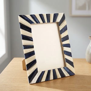 Marco de Fotos Moderno de Resina, Diseño Rectangular con Rayas Diagonales, Decoración del Hogar Hecha a Mano, Marco de Fotos Personalizado para Mesa Vertical - Product Image 1