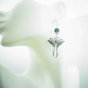Pendientes Colgantes Vintage de Mariposa Calavera y Esqueleto para Mujer - Joyería de Aleación Inspirada en Emo, Regalo, Accesorio de Moda - Product Image 5