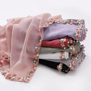 Venta al por mayor diseñadores Hijab señora bufanda liso cuadrado musulmán verano Abric musulmán para mujeres velo vestido Indonesia chal Tudung algodón - Product Image 1