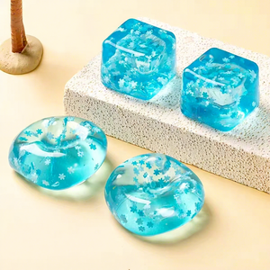 Jouet sensoriel en forme de flocon de neige bleu fleuri Same Naedoh, bloc de glace à texture douce, cube anti-stress à récupération lente - Product Image 1