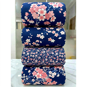 Tissu en polyester doux imprimé numériquement de qualité supérieure, service de fabrication sur mesure pour les vêtements, la mode et les textiles de maison - Product Image 1