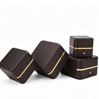 Boîte de présentation de bijoux en cuir PU magnétique avec bordure dorée, logo personnalisé, taille personnalisable, étui de rangement rigide pour bijoux de luxe